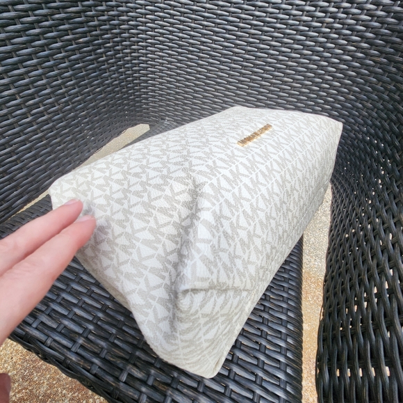 Euc Michael Kors Leather Shoulder Bag Purse - Picture 11 of 12